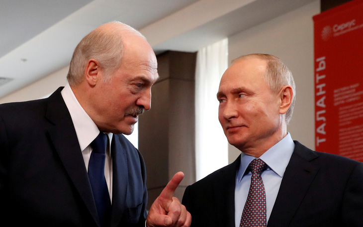Tổng thống Belarus đến Nga, Putin cho vay 1,5 tỉ USD đối phó khủng hoảng