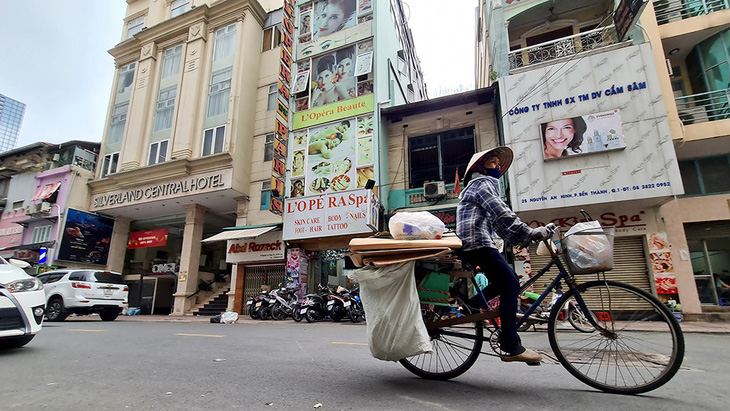 Những ngôi chợ ngoại sôi động bậc nhất Sài Gòn bỗng mang vẻ ảm đạm - Ảnh 1.