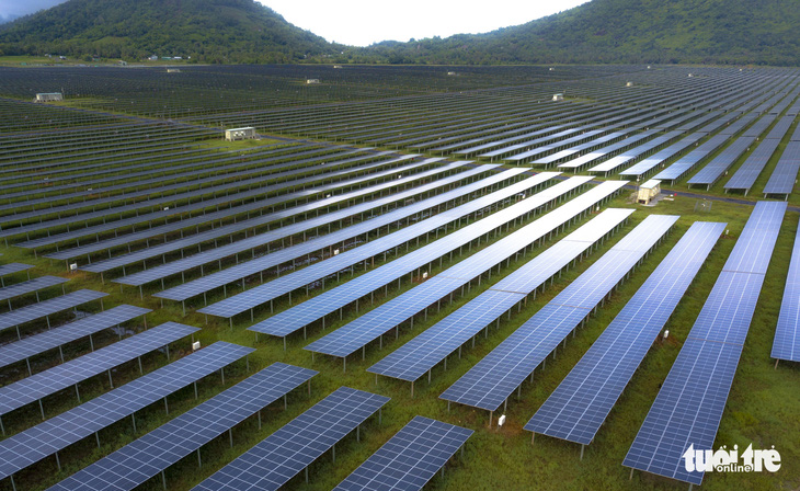 Khởi động nhà máy điện năng lượng mặt trời giai đoạn II hơn 3.000 tỉ đồng - Ảnh 2.
