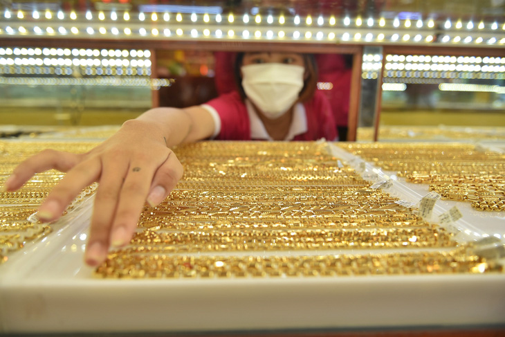Giá vàng trong nước vẫn cao hơn thế giới 3,44 triệu đồng/lượng - Ảnh 1.