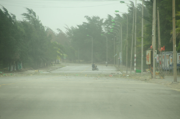 Bão số 5 vào Quảng Bình - Thừa Thiên Huế, suy yếu thành áp thấp nhiệt đới - Ảnh 5.