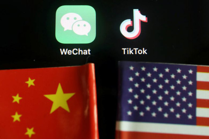 Mỹ loại WeChat và TikTok của Trung Quốc ra khỏi các kho ứng dụng của Apple, Google - Ảnh 1.
