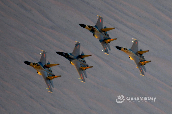Trung Quốc điều máy bay chiến đấu vượt eo biển Đài Loan ngày thứ 2 liên tiếp - Ảnh 1.
