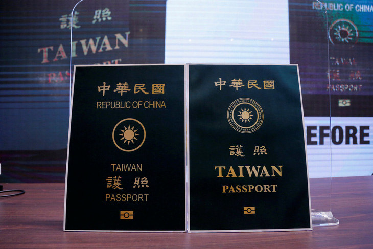 Đài Loan đổi thiết kế hộ chiếu, tránh nhầm lẫn với Trung Quốc đại lục - Ảnh 1.