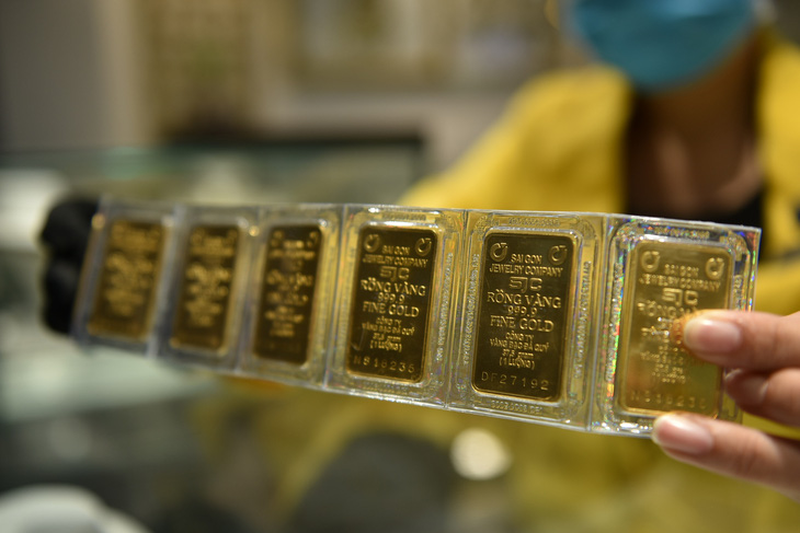 Giá vàng thế giới lại lao dốc, vàng trong nước bám trụ ngưỡng 57 triệu đồng/lượng - Ảnh 1.