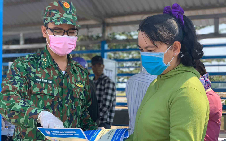 Lính quân hàm xanh ngăn dịch COVID-19 nơi biên ải Tây Nam - Ảnh 5.