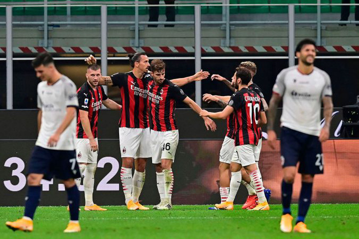 Ibrahimovic rực sáng với cú đúp giúp AC Milan thắng trận mở màn - Ảnh 1.