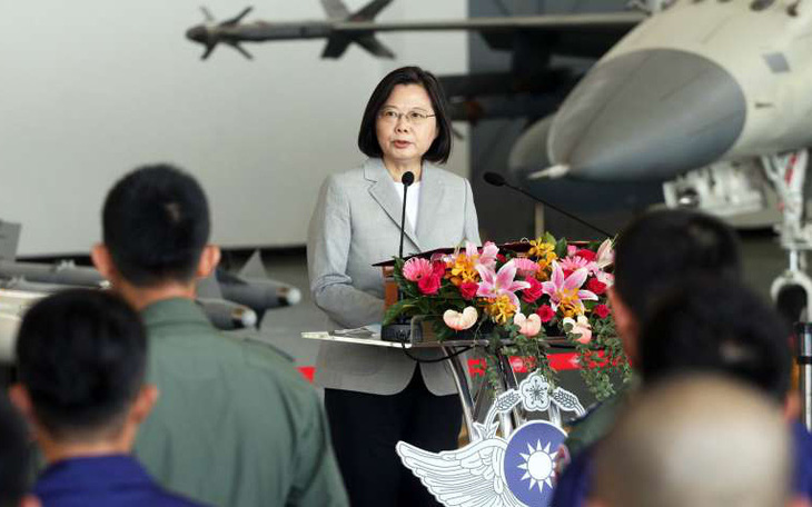 Bà Thái Anh Văn ca ngợi phi công Đài Loan 