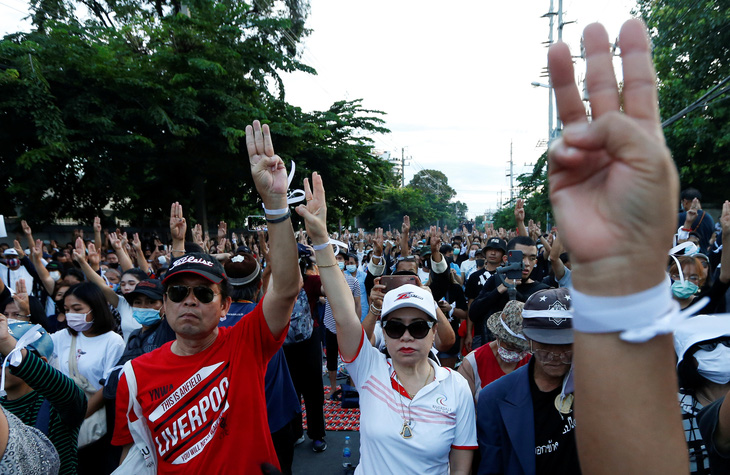 Quốc hội Thái Lan hoãn sửa đổi Hiến pháp, chọc giận người biểu tình - Ảnh 1.