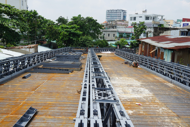 Cầu sắt An Phú Đông không kịp thông xe trong tháng 9-2020 - Ảnh 1.