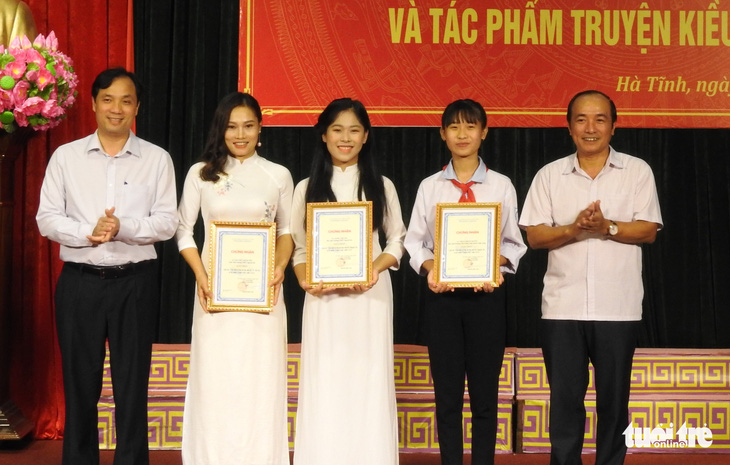 Sinh viên Lào thi tìm hiểu Nguyễn Du và Truyện Kiều cùng người Việt - Ảnh 1.