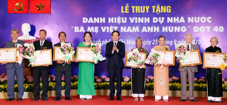 TP.HCM truy tặng danh hiệu cho 41 bà mẹ Việt Nam anh hùng - Ảnh 1.