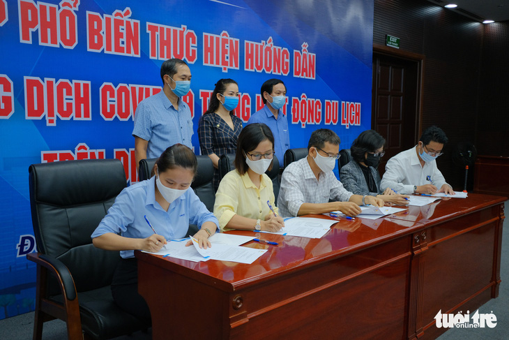 Đà Nẵng: Doanh nghiệp du lịch ký cam kết phòng dịch COVID-19 trước khi mở cửa - Ảnh 1.