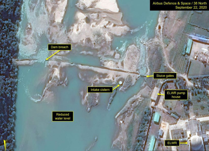Ảnh vệ tinh: Vỡ đập gần khu hạt nhân Triều Tiên - Ảnh 1.