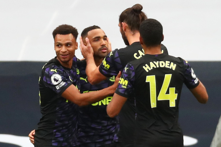 VAR ‘nổ’ ở phút bù giờ, Newcastle giật 1 điểm từ tay Tottenham - Ảnh 4.