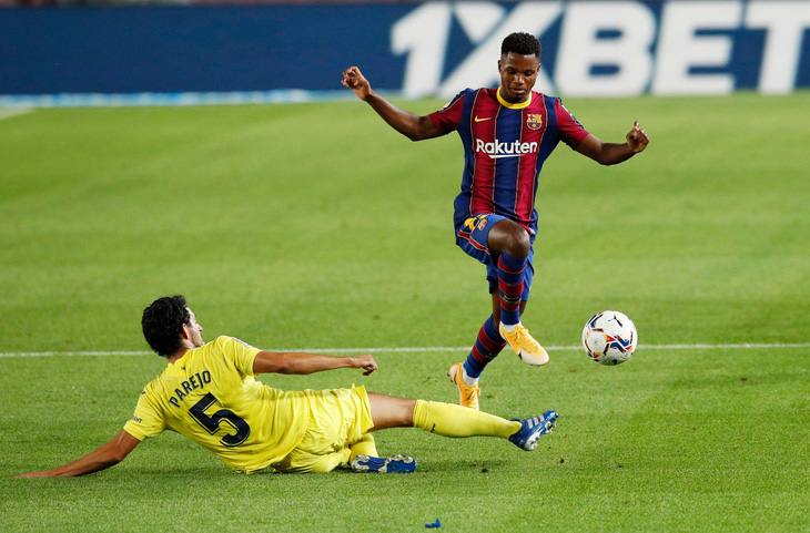 Cầu thủ 17 tuổi Fati che mờ Messi trong trận Barca đại thắng - Ảnh 2.