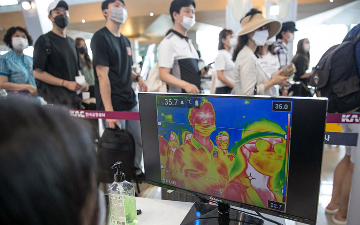 Hàn Quốc ngăn nguy cơ lây nhiễm COVID-19 từ du khách nước ngoài ra sao?