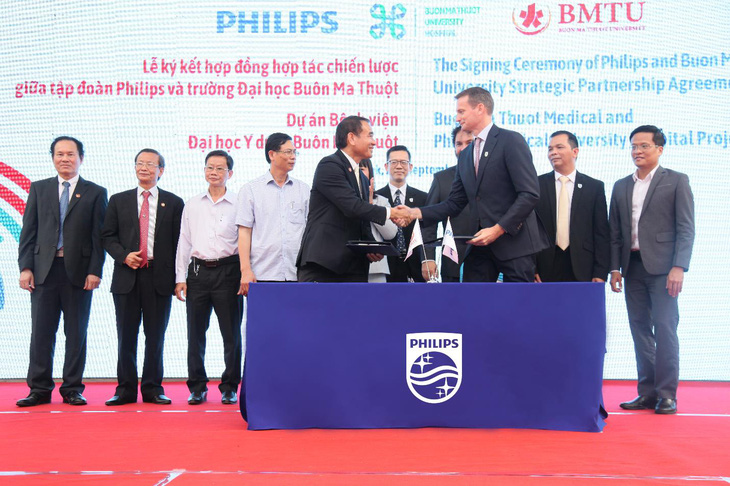 Philips và Trường Đại học Buôn Ma Thuột ký hợp đồng đối tác xây bệnh viện - Ảnh 1.