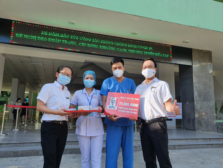 KFC Việt Nam gửi tặng gift voucher cho y bác sĩ tuyến đầu chống COVID-19 - Ảnh 1.