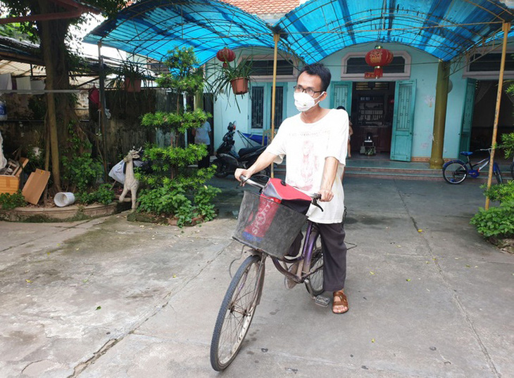 Hoàn cảnh khó khăn, thí sinh đạp xe hơn 30km từ Nam Định sang Thái Bình dự thi THPT - Ảnh 1.