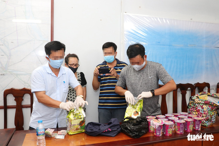 Nghi chuyển ma túy đá từ Campuchia về Việt Nam trong thùng hủ tiếu ăn liền - Ảnh 1.