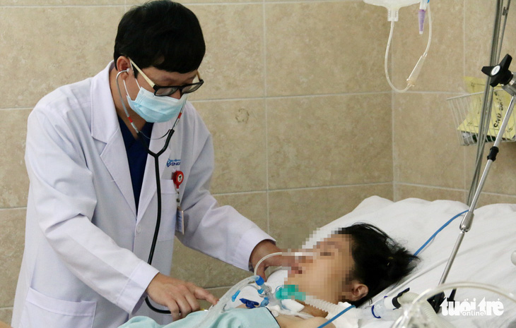 Nữ bệnh nhân 20 tuổi nghi ngộ độc patê Minh Chay đang trở nặng, hôn mê sâu - Ảnh 1.