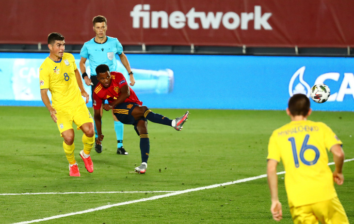 Ghi bàn giúp Tây Ban Nha đại thắng, sao 17 tuổi Ansu Fati phá vỡ kỷ lục tồn tại 95 năm - Ảnh 1.