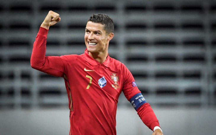 Ronaldo ghi bàn thứ 101, Bồ Đào Nha thắng dễ Thụy Điển