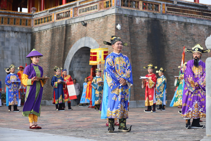 Tái hiện lễ  phát lịch của triều Nguyễn lần đầu tiên sau 180 năm - Ảnh 3.