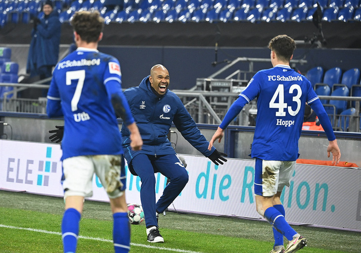 Schalke 04 tạm quên khủng hoảng - Ảnh 1.