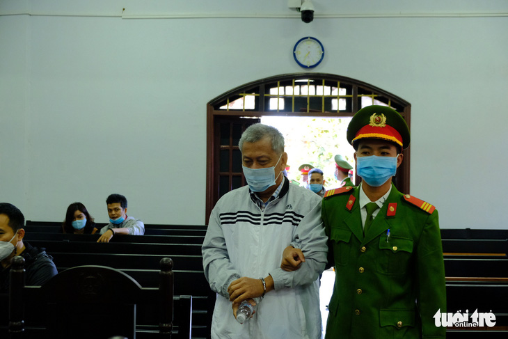 Một bị cáo nghi bị bệnh tâm thần, hoãn phiên tòa xử đại gia Trịnh Sướng - Ảnh 4.