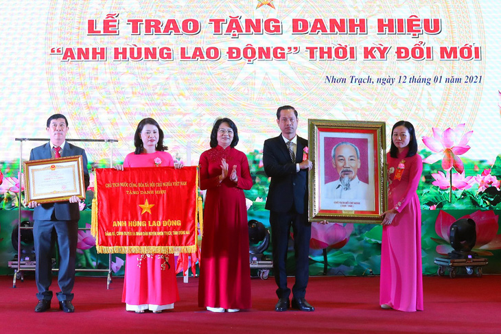 Huyện Nhơn Trạch nhận danh hiệu Anh hùng lao động - Ảnh 1.