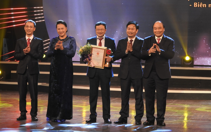 Giải đặc biệt Búa liềm vàng: Việt Nam thời đại Hồ Chí Minh - biên niên sử truyền hình
