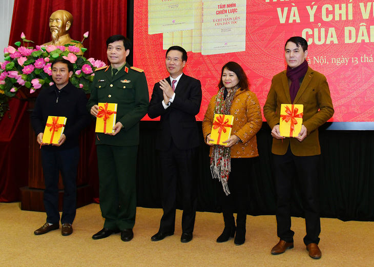 Ra mắt sách những bài viết của Tổng bí thư, Chủ tịch nước Nguyễn Phú Trọng về Đại hội Đảng XIII - Ảnh 1.