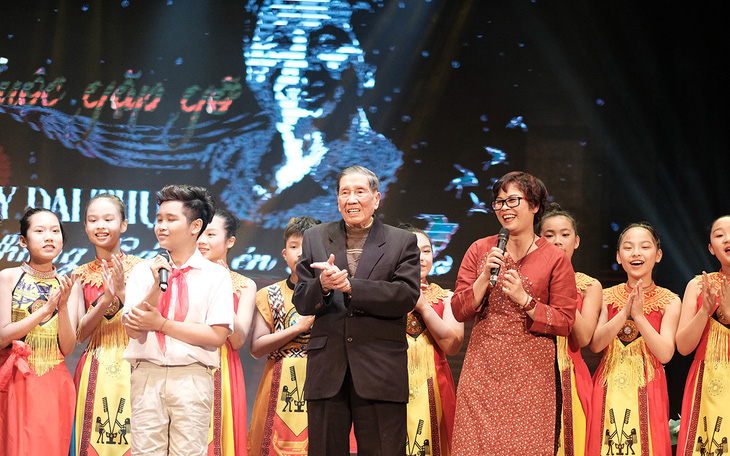 Đêm nhạc xúc động ở tuổi 91 của nhạc sĩ Phạm Tuyên