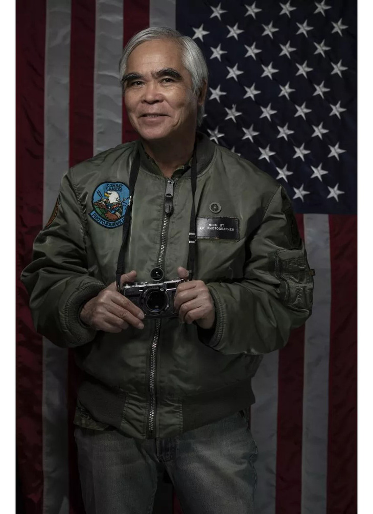 Nhiếp ảnh gia Nick Ut tiết lộ hậu trường chuyện ông Trump tặng huân chương - Ảnh 2.