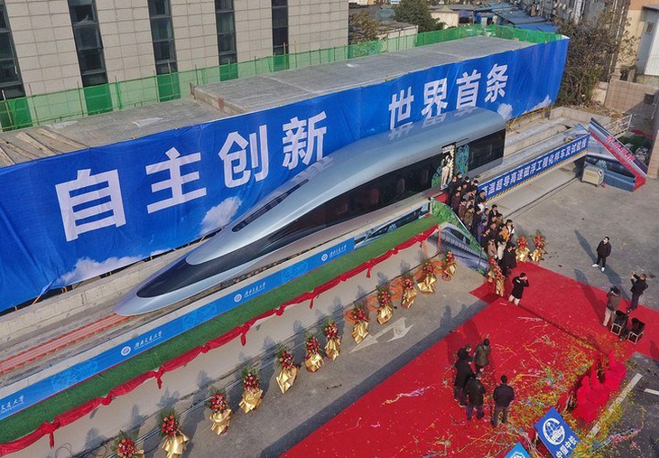 Trung Quốc chạy thử tàu hỏa siêu tốc sử dụng công nghệ HTS - Ảnh 1.