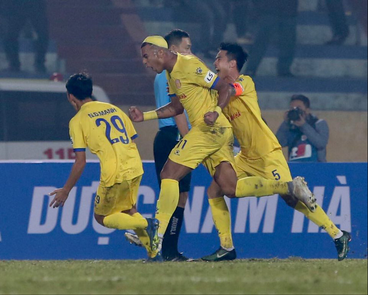 CLB Hà Nội thua đậm Nam Định ở trận khai mạc V-League 2021 - Ảnh 1.