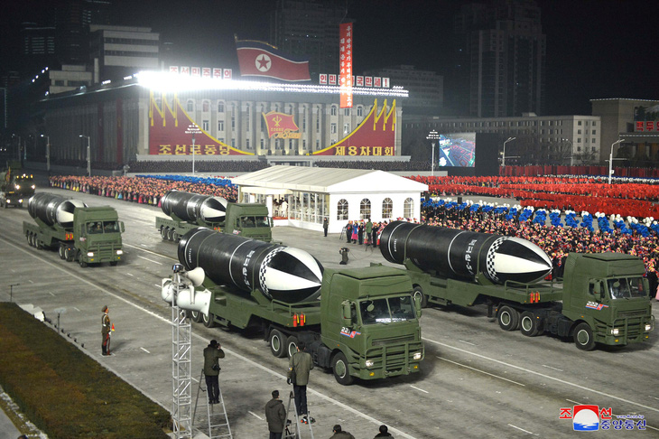Triều Tiên công bố tên lửa phóng từ tàu ngầm mạnh nhất thế giới - Ảnh 1.