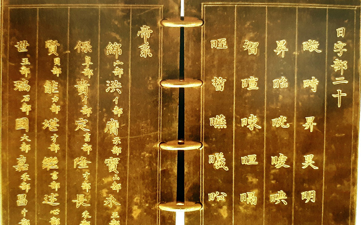 Phía sau những kỳ thư đặc biệt - Kỳ 5: Cuốn sách bằng vàng ròng của triều Nguyễn