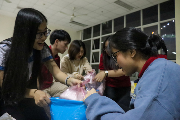 Những sinh viên đi trong đêm lạnh - Ảnh 8.