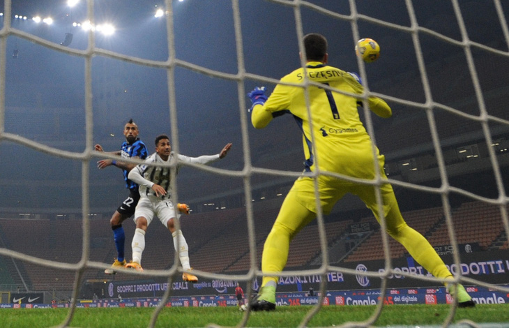 Ronaldo bị từ chối bàn thắng, Juve gục ngã trước Inter Milan - Ảnh 2.