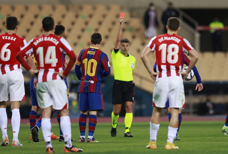 Messi có thể bị treo giò tới 4 trận vì lãnh thẻ đỏ - Ảnh 1.