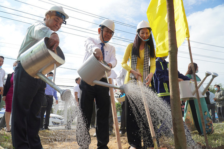Thủ tướng khen Bến Tre, tỉnh đầu tiên hưởng ứng trồng 1 tỉ cây xanh - Ảnh 1.