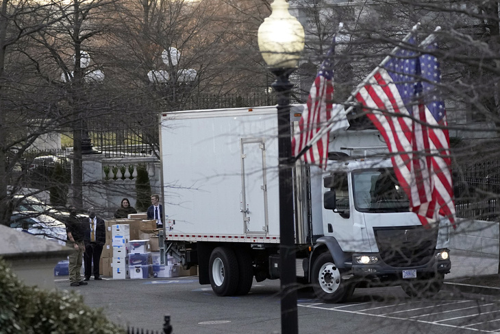 Ông Trump thu dọn đồ đạc rời khỏi Nhà Trắng ra sao? - Ảnh 1.