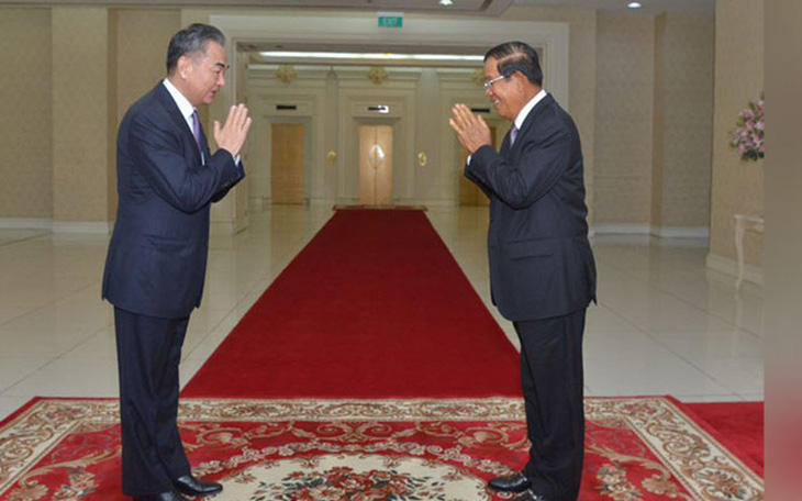 Ông Hun Sen xung phong tiêm vắc xin Trung Quốc đầu tiên