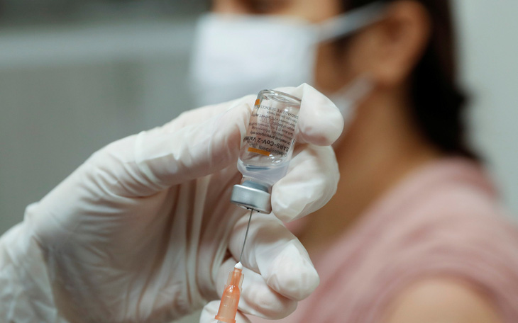 Không chờ chính phủ, bệnh viện tư Thái Lan tự đàm phán mua hàng triệu liều vắc xin