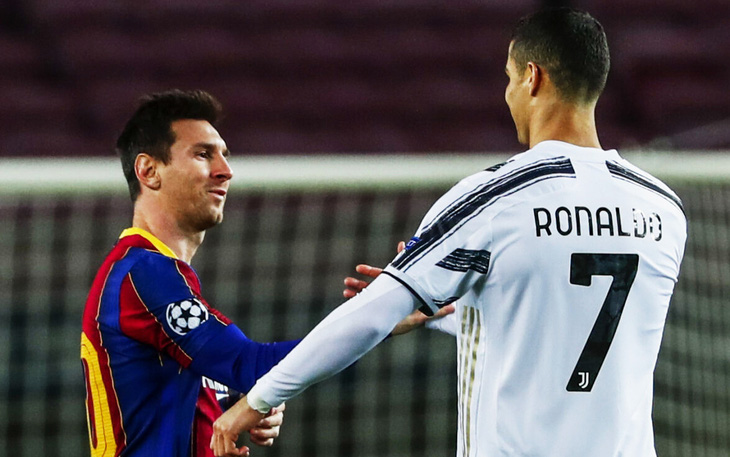 Viễn cảnh mùa giải trắng tay của Messi và Ronaldo - Ảnh 1.