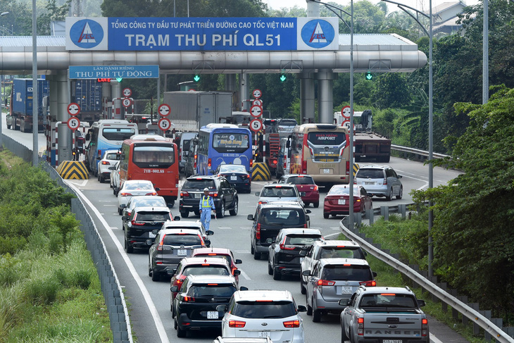 Đi Vũng Tàu, Đà Lạt vẫn phải xếp hàng trả phí - Ảnh 1.