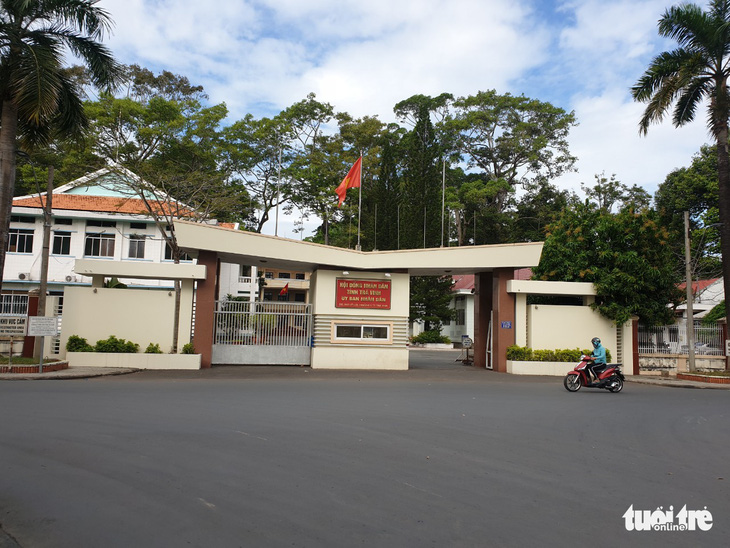 4 phụ nữ bị xử phạt vì gây rối trước trụ sở UBND tỉnh Trà Vinh - Ảnh 1.